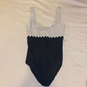 One pice bathing suit ♥️